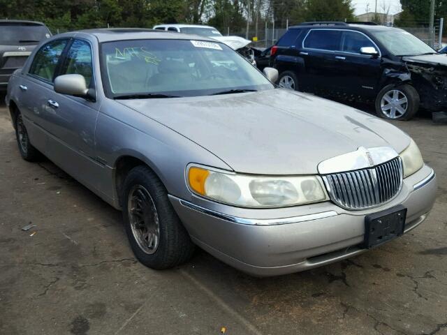 1LNHM82W1XY620466 - 1999 LINCOLN TOWN CAR S BEIGE photo 1