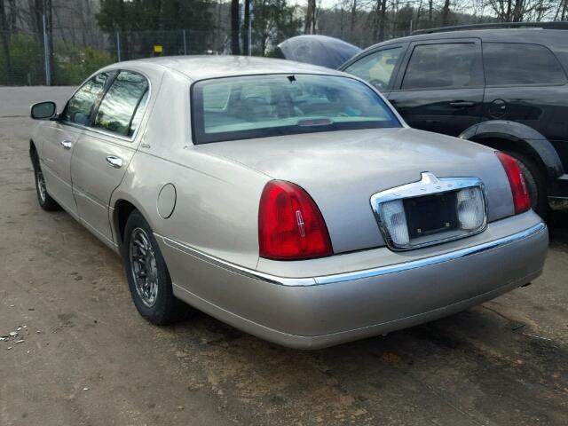 1LNHM82W1XY620466 - 1999 LINCOLN TOWN CAR S BEIGE photo 3