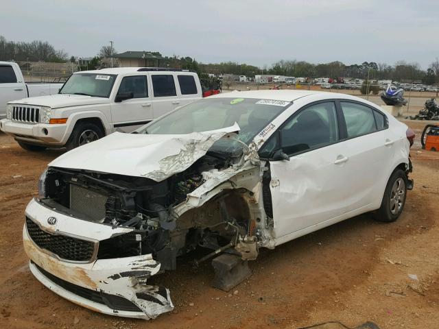 3KPFK4A70HE056577 - 2017 KIA FORTE LX WHITE photo 2