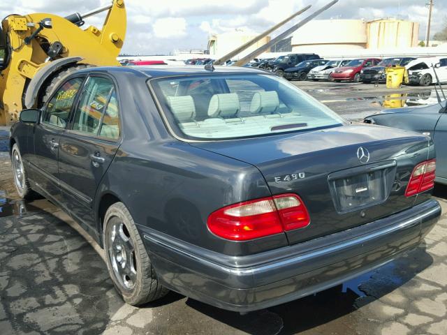 WDBJF70J12B493536 - 2002 MERCEDES-BENZ E 430 CHARCOAL photo 3