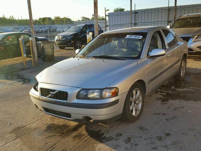 YV1RS61R022193446 - 2002 VOLVO S60 SILVER photo 2