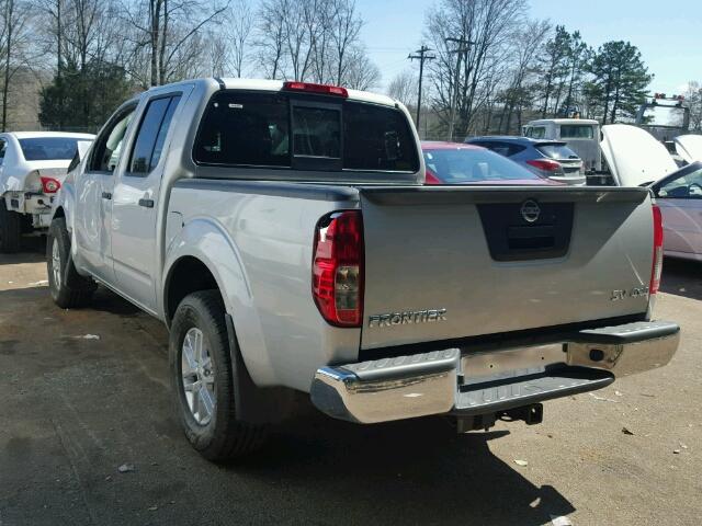 1N6AD0EV9HN748027 - 2017 NISSAN FRONTIER S SILVER photo 3