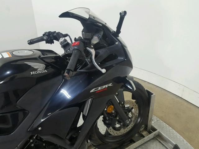 MLHNC5100F5100827 - 2015 HONDA CBR300 R BLACK photo 16