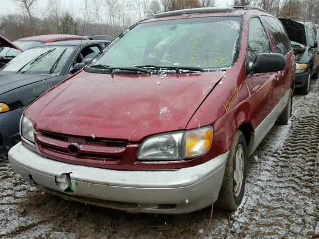 4T3ZF13C5YU178074 - 2000 TOYOTA SIENNA LE RED photo 2