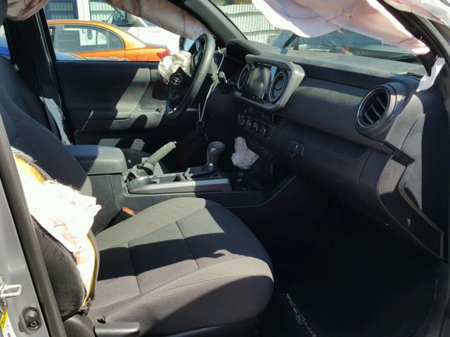 3TMCZ5AN1HM090035 - 2017 TOYOTA TACOMA DOU Күміс фото 5