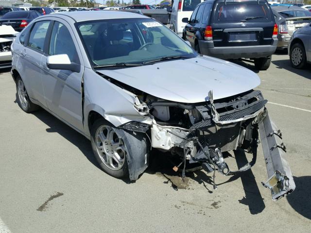 1FAHP35N08W238174 - 2008 FORD FOCUS SE SILVER photo 1