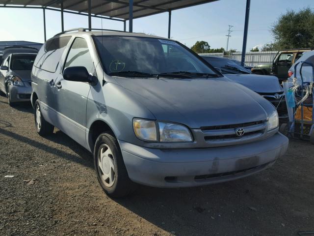 4T3ZF13C2WU045933 - 1998 TOYOTA SIENNA LE GRAY photo 1