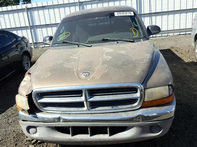 1B7GL22N5YS617758 - 2000 DODGE DAKOTA BROWN photo 9