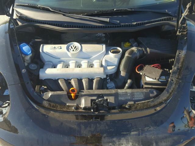 3VWRF31Y18M413417 - 2008 VOLKSWAGEN NEW BEETLE შავი ფოტო 7