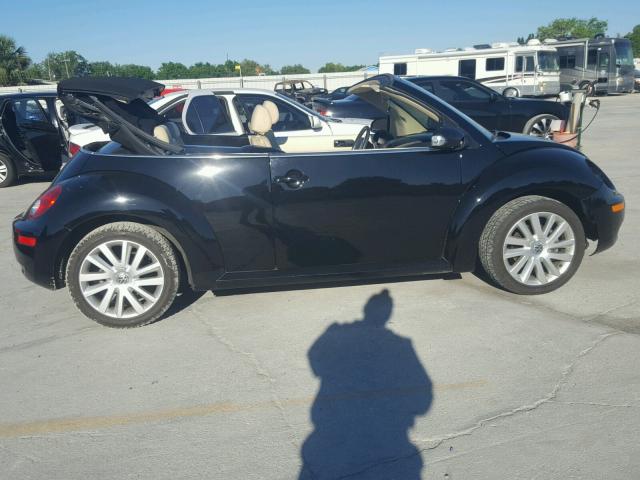 3VWRF31Y18M413417 - 2008 VOLKSWAGEN NEW BEETLE შავი ფოტო 9