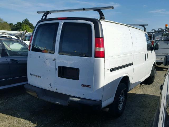 1GTGG25V471134704 - 2007 GMC SAVANA G25 WHITE photo 4