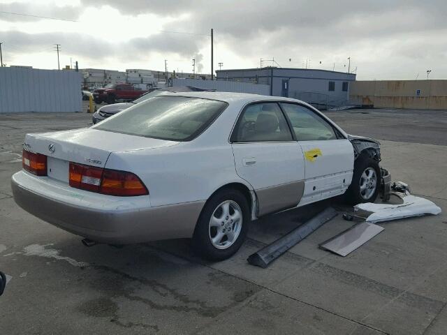 JT8BF28G2X5057817 - 1999 LEXUS ES 300 WHITE photo 4