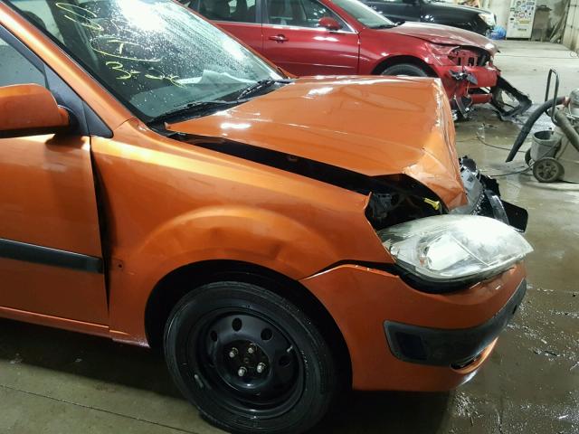 KNADE223696533385 - 2009 KIA RIO BASE ORANGE photo 9