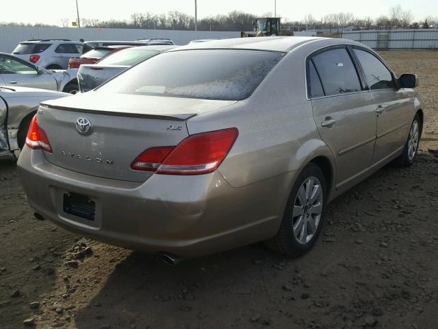 4T1BK36B76U082934 - 2006 TOYOTA AVALON XL GOLD photo 4