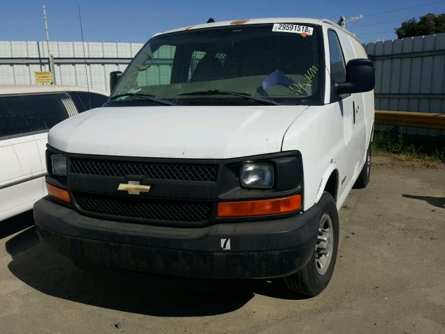 1GCGG25V461173629 - 2006 CHEVROLET EXPRESS G2 WHITE photo 2