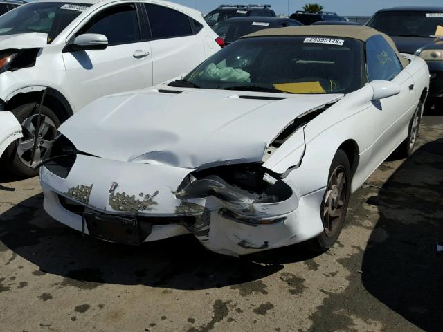 2G1FP32K8T2156224 - 1996 CHEVROLET CAMARO BAS WHITE photo 2