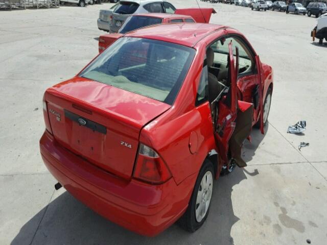 1FAHP34NX6W177155 - 2006 FORD FOCUS ZX4 RED photo 4