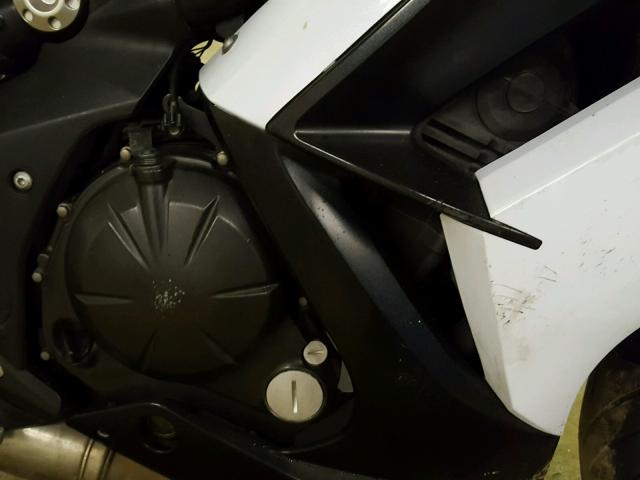 JKAEXEE13DDA10341 - 2013 KAWASAKI EX650 E TWO TONE photo 7