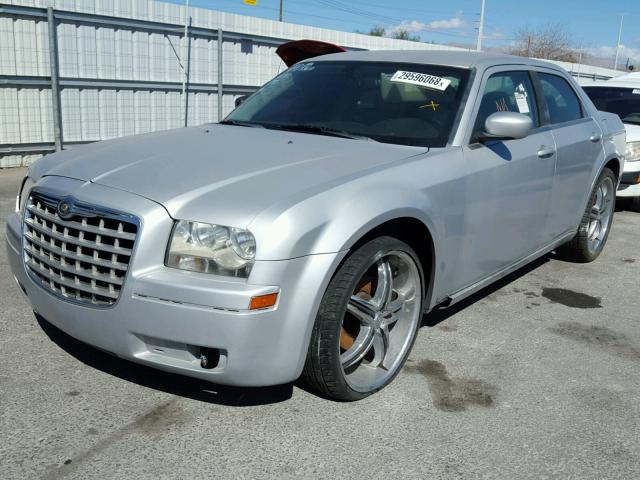 2C3AA53G35H627127 - 2005 CHRYSLER 300 TOURIN SILVER photo 2