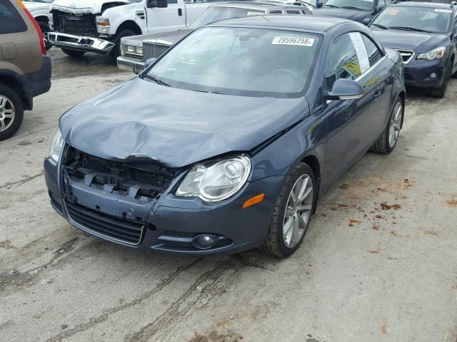 WVWDA71F27V028678 - 2007 VOLKSWAGEN EOS 2.0T S GRAY photo 2