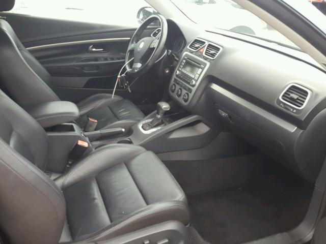 WVWDA71F27V028678 - 2007 VOLKSWAGEN EOS 2.0T S GRAY photo 5