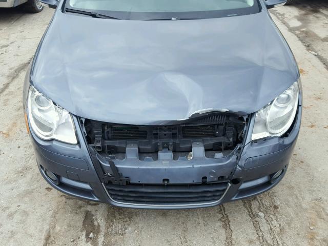 WVWDA71F27V028678 - 2007 VOLKSWAGEN EOS 2.0T S GRAY photo 7