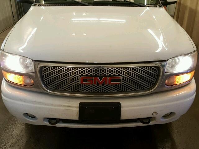 1GKFK66U82J256678 - 2002 GMC DENALI XL WHITE photo 9