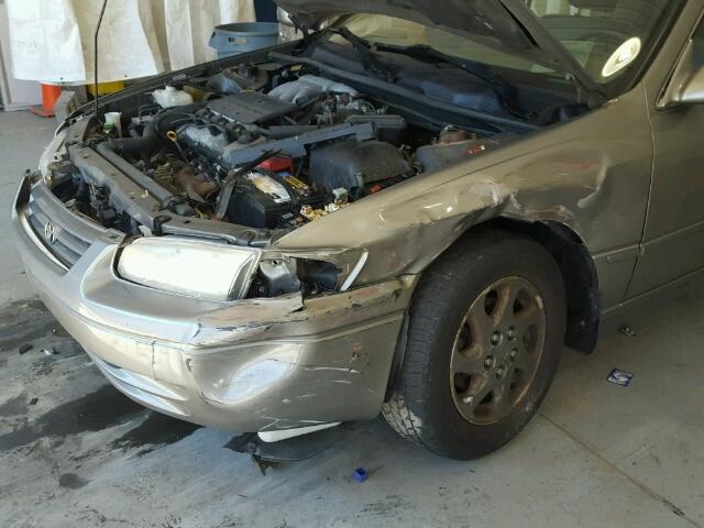 JT2BF28K8X0175110 - 1999 TOYOTA CAMRY LE ნაცრისფერი ფოტო 9