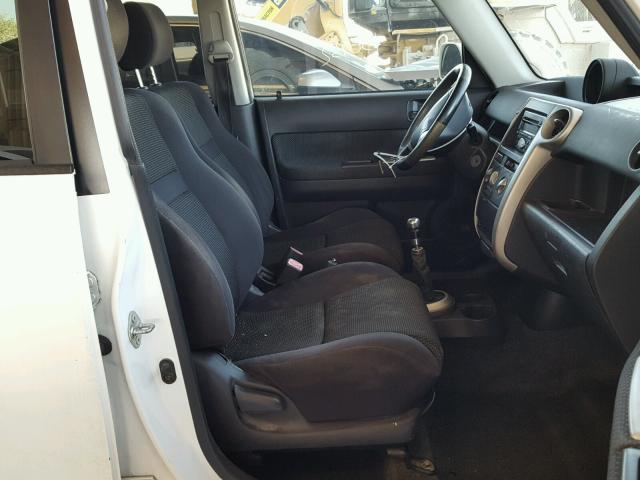 JTLKT334250175751 - 2005 TOYOTA SCION XB თეთრი ფოტო 5