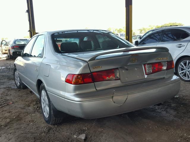 4T1BG22K7YU707840 - 2000 TOYOTA CAMRY CE SILVER photo 3