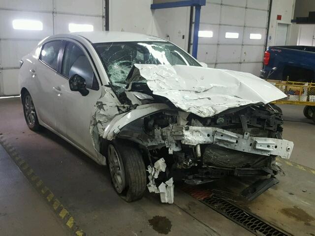 3MYDLBZV7GY141524 - 2016 TOYOTA SCION IA WHITE photo 1