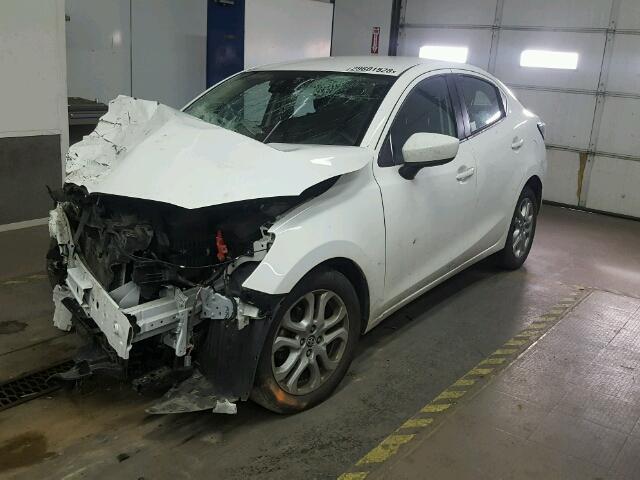 3MYDLBZV7GY141524 - 2016 TOYOTA SCION IA WHITE photo 2