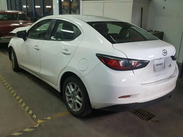 3MYDLBZV7GY141524 - 2016 TOYOTA SCION IA WHITE photo 3