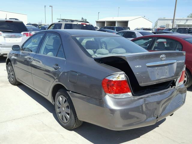 4T1BE32K75U500632 - 2005 TOYOTA CAMRY LE GRAY photo 3