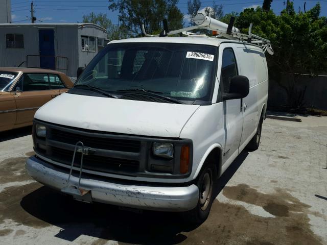 1GCFG25W1Y1265451 - 2000 CHEVROLET EXPRESS G2 WHITE photo 2