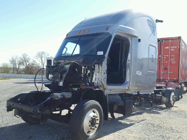 3AKJGLDRXDSBV3662 - 2013 FREIGHTLINER CASCADIA 1 SILVER photo 2