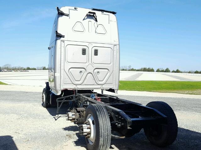 3AKJGLDRXDSBV3662 - 2013 FREIGHTLINER CASCADIA 1 SILVER photo 3