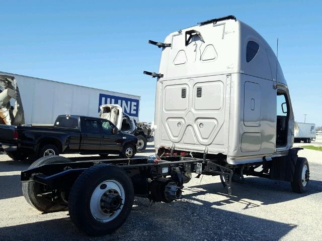 3AKJGLDRXDSBV3662 - 2013 FREIGHTLINER CASCADIA 1 SILVER photo 4