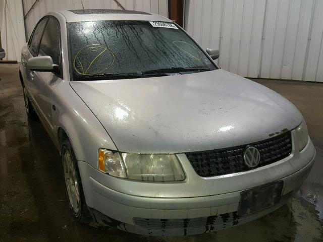 WVWPD23B2YE230679 - 2000 VOLKSWAGEN PASSAT GLX SILVER photo 1