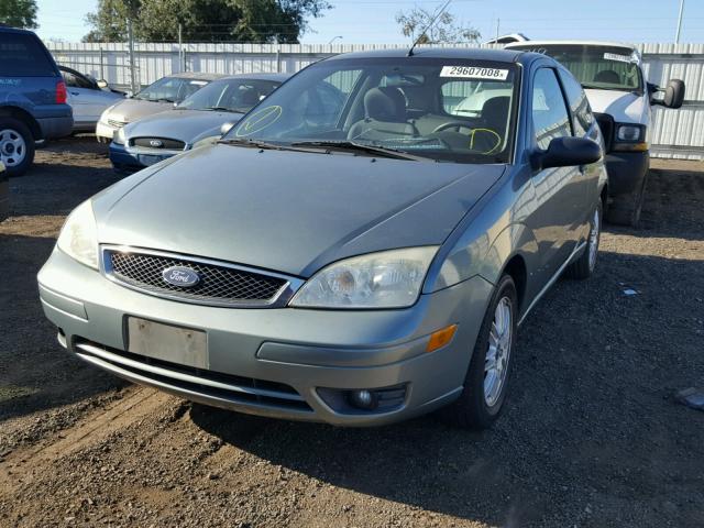 3FAHP31N65R145552 - 2005 FORD FOCUS ZX3 GREEN photo 9