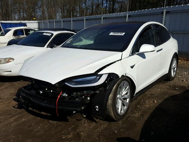 5YJXCAE28HF070249 - 2017 TESLA MODEL X WHITE photo 2