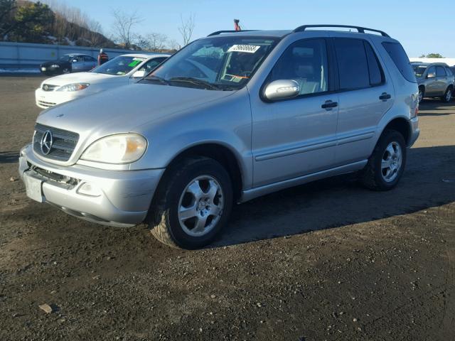 4JGAB57E83A451605 - 2003 MERCEDES-BENZ ML 350 GRAY photo 2