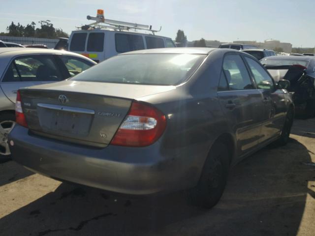 4T1BF30K42U525418 - 2002 TOYOTA CAMRY LE SILVER photo 4