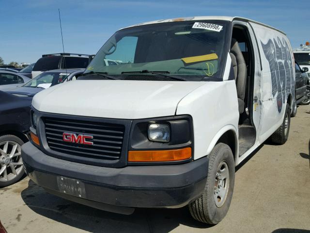 1GTGG25V471101539 - 2007 GMC SAVANA G25 WHITE photo 2