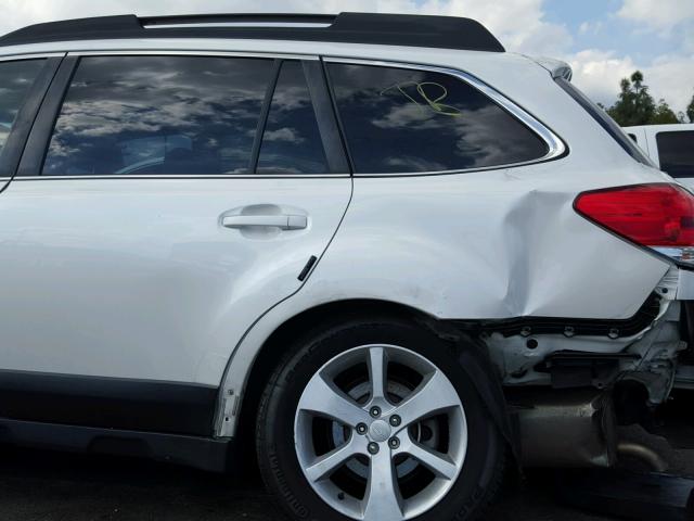 4S4BRBCC4D3285981 - 2013 SUBARU OUTBACK 2. WHITE photo 9