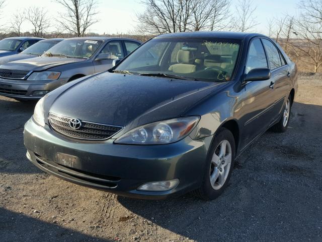 JTDBE32K720010554 - 2002 TOYOTA CAMRY LE GREEN photo 2