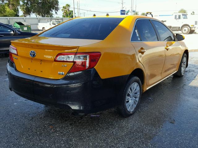 4T1BD1FKXDU074984 - 2013 TOYOTA CAMRY HYBR ყვითელი ფოტო 4