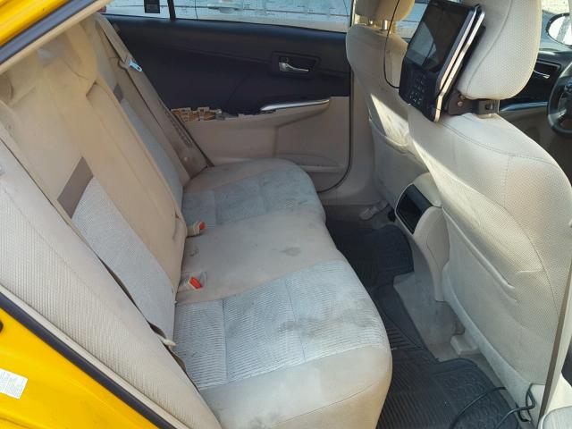 4T1BD1FKXDU074984 - 2013 TOYOTA CAMRY HYBR ყვითელი ფოტო 6