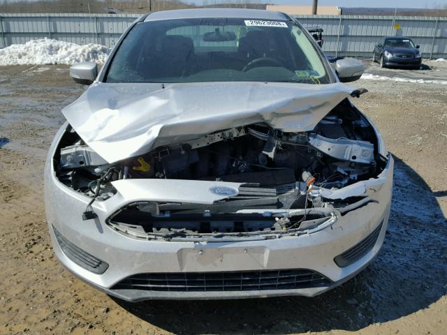 1FADP3F27GL229345 - 2016 FORD FOCUS SE SILVER photo 9