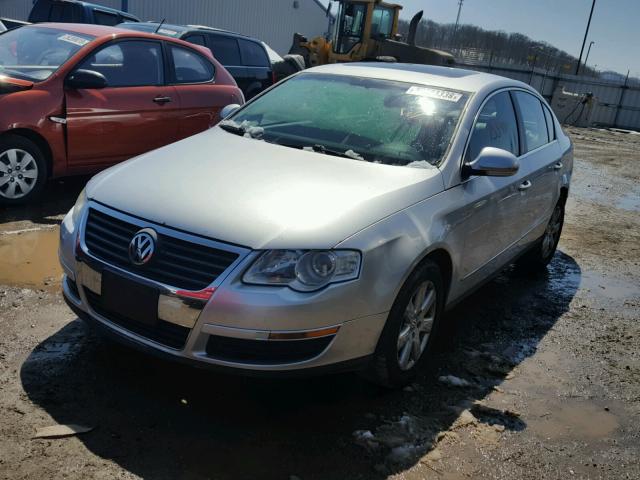 WVWAK73C66P159666 - 2006 VOLKSWAGEN PASSAT 2.0 SILVER photo 2